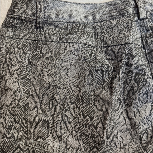 Ruby Rd. Women Size 12 Petite Snakeskin Print Pants - Picture 8 of 9